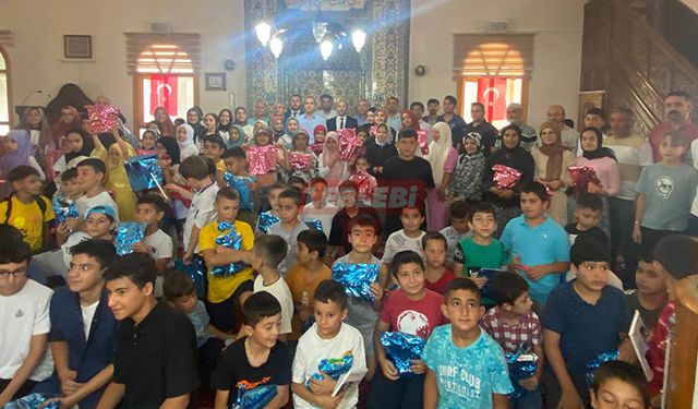 Kaymakam Polat, Camide Çocuklara Hediye Dağıttı