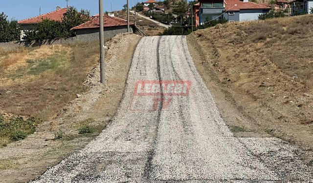 Sungurlu Belediyesi Örnekevlerde Sathi Kaplama Yapıyor