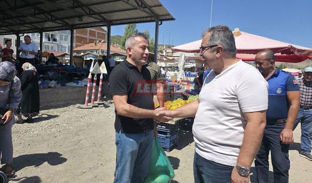 Başkan Ünlü Pazar Yerinde Halkla Buluştu