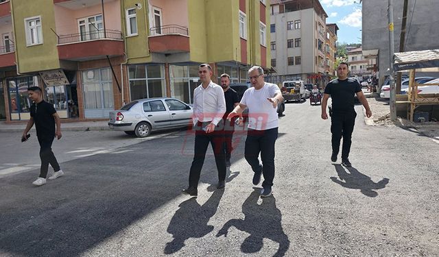 Başkan Ünlü Sıcak Asfalt Çalışmalarını İnceledi