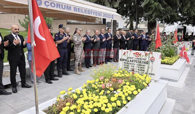 30 Ağustos Zafer Bayramı Coşkusu Şehitlikte Başladı