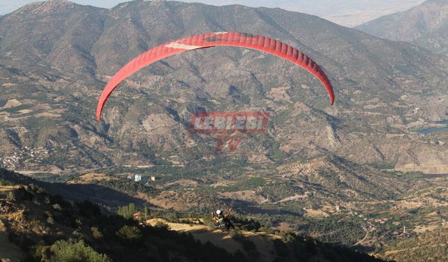 Paraşüt Festivali Renkli Görüntülerle Başladı