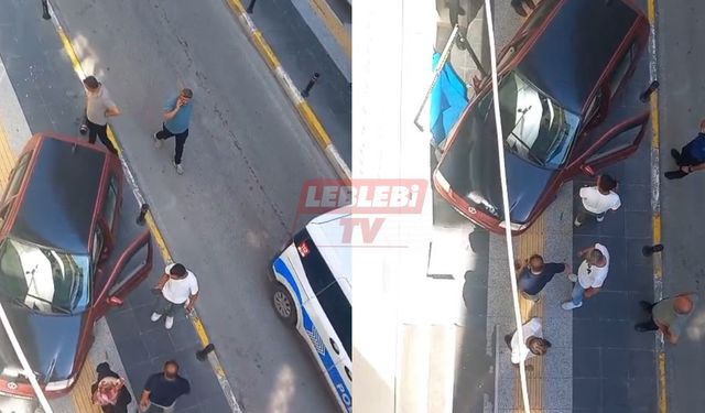 Dar Sokakta Otomobil İş Yerine Daldı