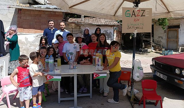 Limonata Satarak Kazandıkları 10 bin 660 Lirayı Filistinli Akranlarına Bağışladılar