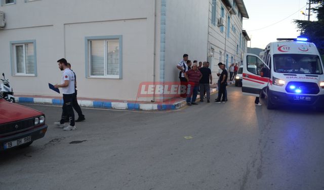 Otomobille Çarpışan Motosikletli Ölümden Döndü