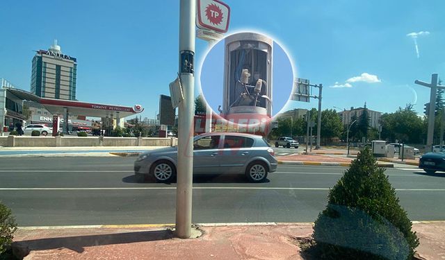 Bu Aydınlatma Direği Tehlike Saçıyor