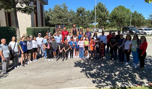 Sporcular Büyük Zafer İçin Koştu