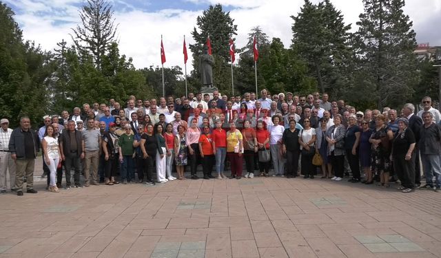 102. Kuruluş Yıldönümünde CHP’den Anıtta Demokrasi Vurgusu