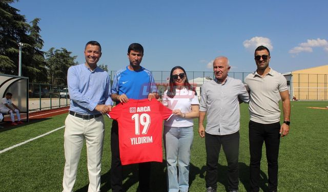 Kaymakam Yıldırım’a İmzalı Çorum FK Forması