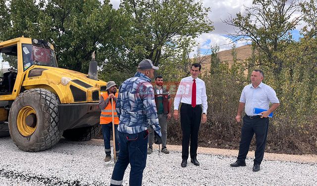 Sungurlu’nun Köy Yollarında Asfalt Çalışması Yapıldı
