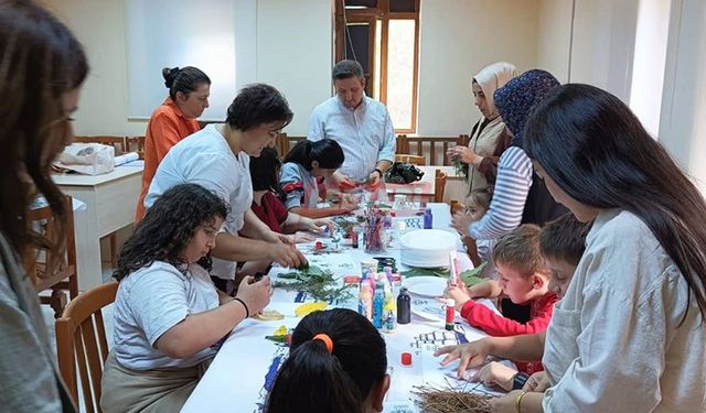 Doğadan Topladıklarını Sanata Dönüştürdüler