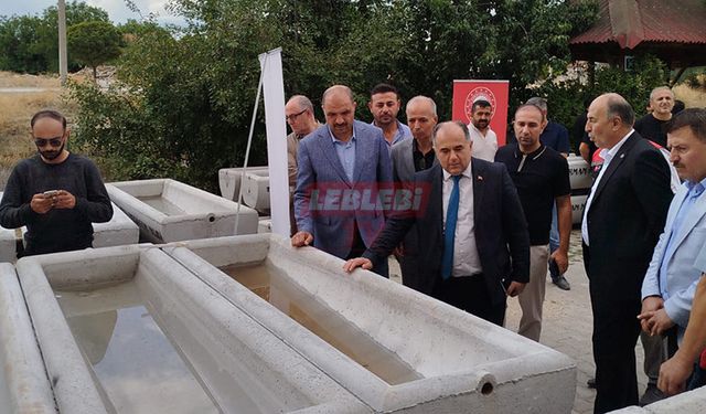 11 Köyün Merası İçin 5 Oluklu Sıvat Ve Parke Taşı Dağıtıldı