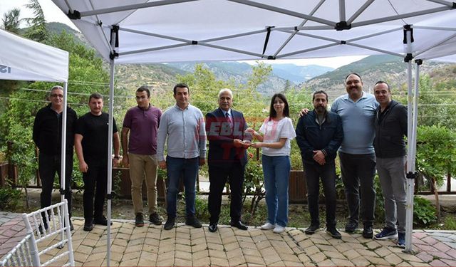 Başkan'dan Ebru ve Resim Sergisine Davet