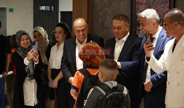 Okulu Yaptırmakla Kalmadı Öğrencileri de Karşıladılar