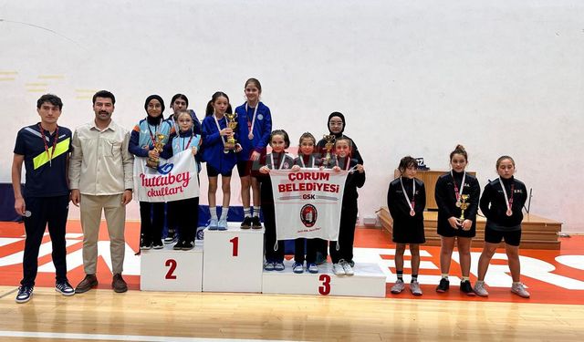 Minikler Masa Tenisinde Madalya Günü