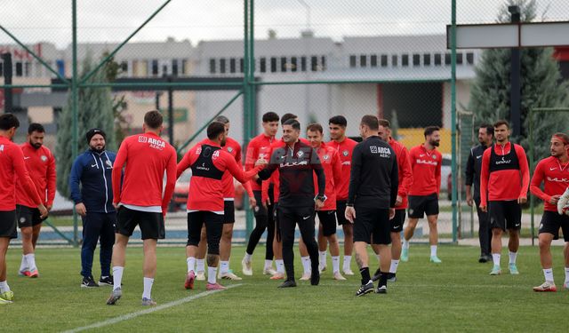 Arca Çorum FK Teknik Direktörü Çağdaş Çavuş: "Ofansif" Futbolla Şampiyonluk Hedefliyoruz”