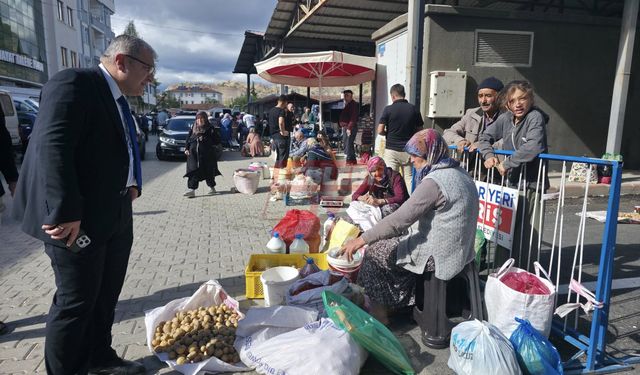 Başkan Ünlü Pazarda Vatandaşları Dinledi