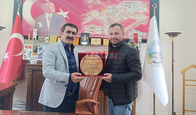Başkan Aylar’dan Hayırsever Vatandaşa Plaket