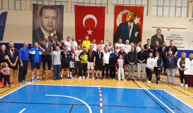 29 Ekim Kaymakamlık Kupası Voleybol Turnuvası Tamamlandı