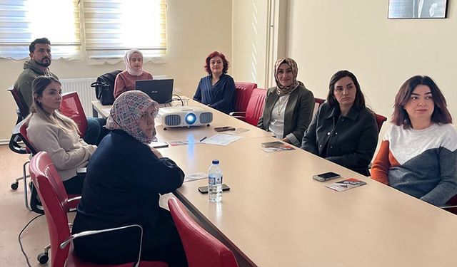 Sosyal Hizmetler Personeli Meme Kanserine Karşı Bilgilendirildi