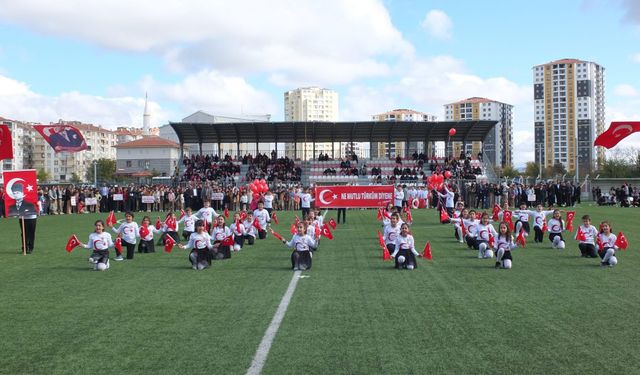 Sungurlu’da Cumhuriyet Bayramı Töreni İlgiyle İzlendi