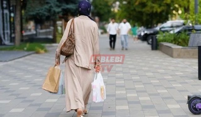 Kaybettiği Altınlarını Ve Dolarlarını Arıyor