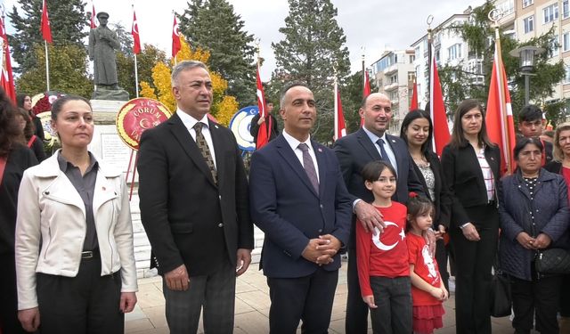 Cumhuriyet Bayramı’nda Anıtta CHP’den İktidara Zulüm Çıkışı