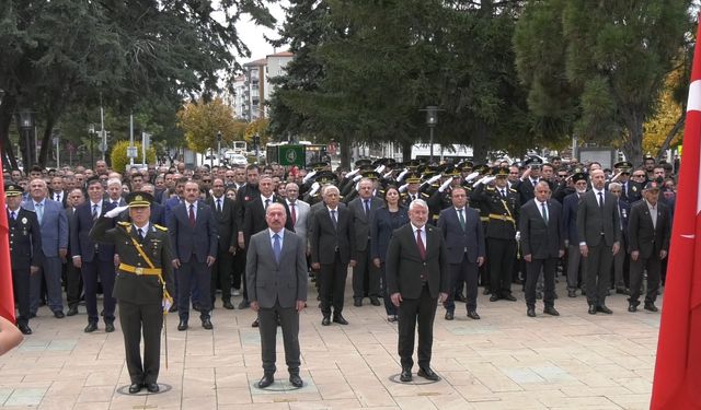 29 Ekim Cumhuriyet Bayramı Anıtta Törenle Başladı
