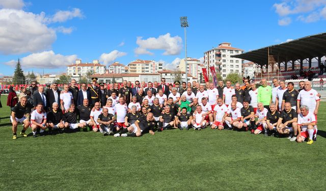 Sungurlu'da Cumhuriyet Bayramı "Veteranlar Gösteri Maçı" İle Kutlandı