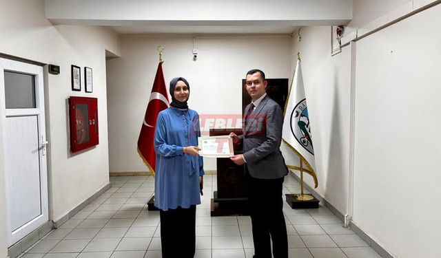 Bayat’a Veda Eden Özverili Başkana Kaymakamdan Ödül