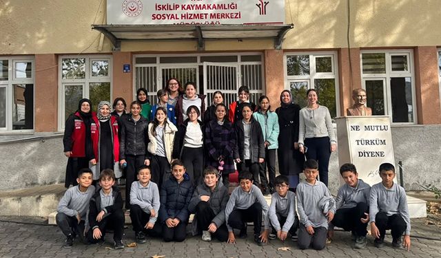 Öğrencilerden Sosyal Hizmete Ziyaret