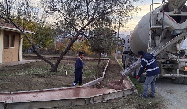 Osmancık Belediyesi Kuran Kursu Çevresine Kaldırım Yaptı