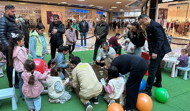 Çocuklar Fidan Dikmeyi Öğrendi