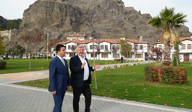 Başkan Gelgör, Suşehri Kaymakamı Yıldız’a İlçeyi Gezdirdi