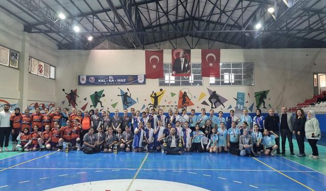 Yıldızlar Kız-Erkek Hentbol Müsabakaları Tamamlandı