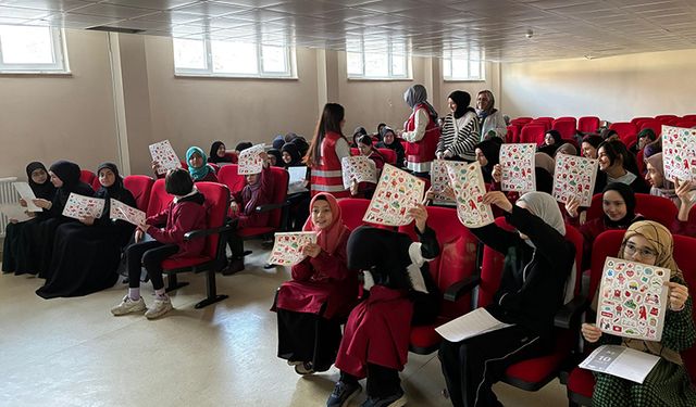 Öğrencilere Kızılay Gönüllüsü Olmayı Anlattılar