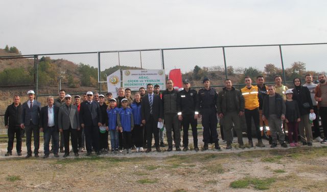 Oğuzlar'da Fidanlar Toprakla Buluşturuldu