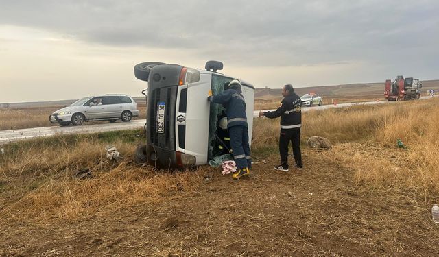 Devrilen Araçta Can Pazarı: 3 Yaralı