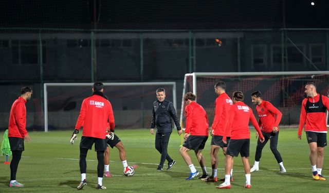 Yeni Hoca Eroğlu Takımla İlk Antrenmanına Çıktı