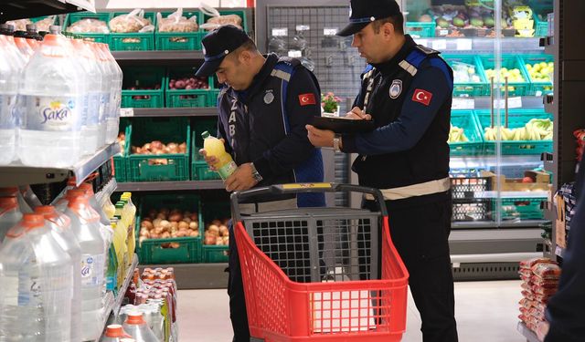 Belediye Zabıta Ekiplerinden Marketlere Sıkı Denetim