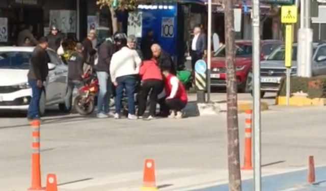 Kadın Motosikletliye Otomobil Çarptı