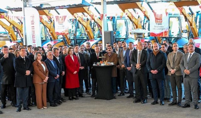 Mecitözü’ne Hibe Edilen Kamyonu Başkan Aylar Teslim Aldı