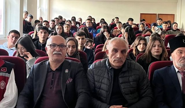 Gaziler Ve Öğrenciler Bir Araya Geldi