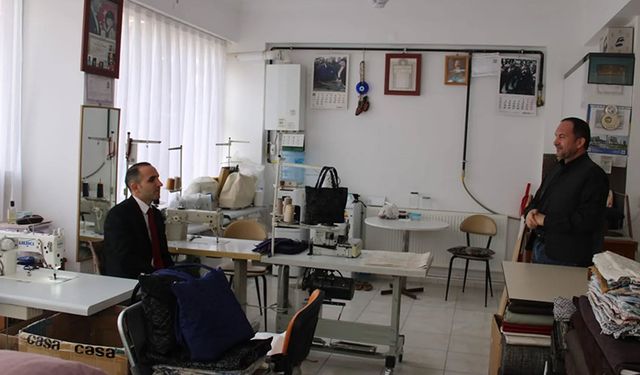 Kaymakam Polat Halka İndi