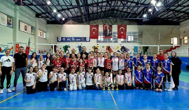 Küçük Kızlar Voleybol Müsabakaları Sona Erdi