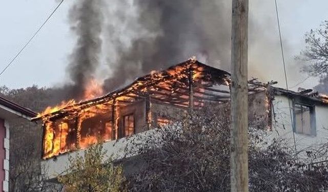 Köyde Yangın Paniği: Ev Kullanılamaz Hale Geldi!