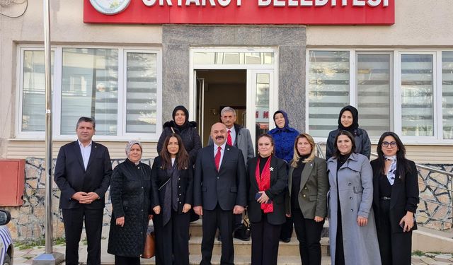 AK Parti MKYK Üyesi Ceren Kal Ve Başkan İsbir’den Kadınlara Destek