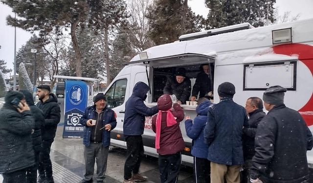 “Soğukta Üşüyen İnsanların Kalbini Kızılay Isıttı”