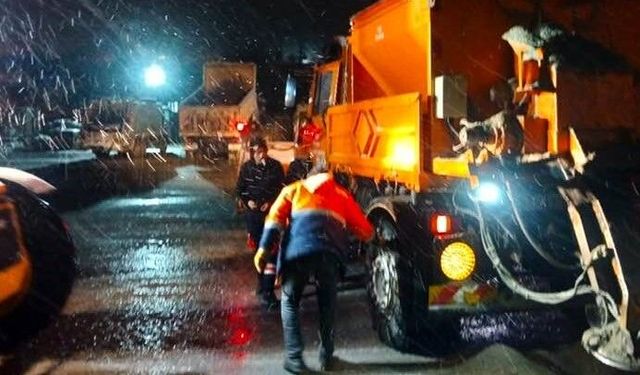 Ortaköy’de Kar Mesaisi Gece De Sürdü
