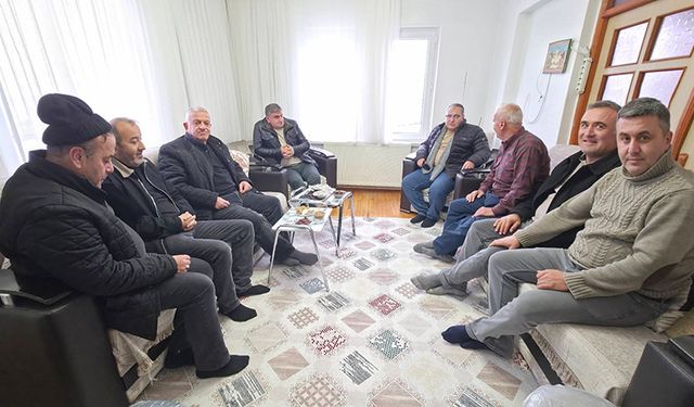 Başkan Ünlü Umreden Gelenleri Ziyaret Etti